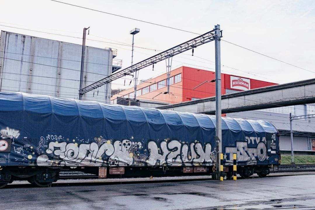 Γραφεία Falelari